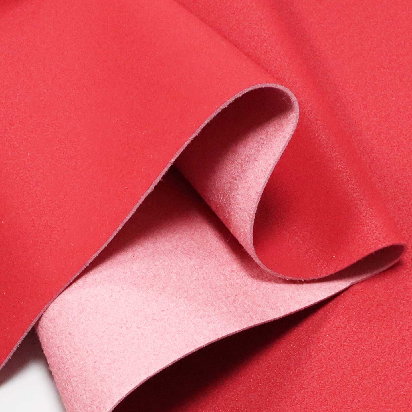چرم برای صندلی‌های خودرو و چرم میکروفیبر برای فضای داخلی خودرو